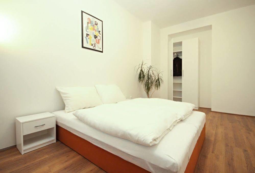 Jezerka Apartments Praga Exterior foto